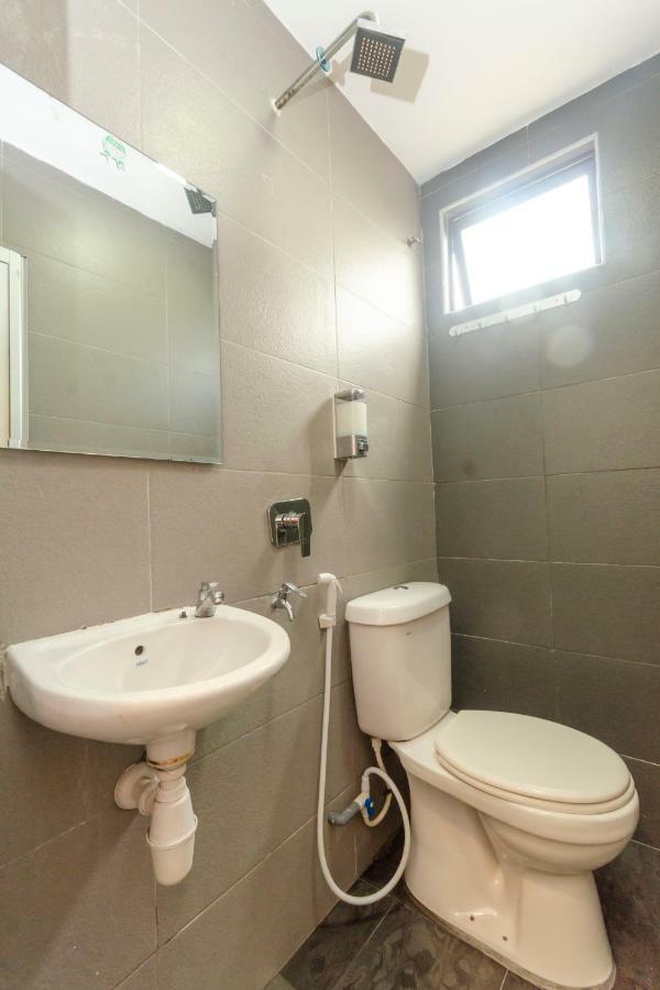 Oyo 1010 Skudai Hotel Esterno foto