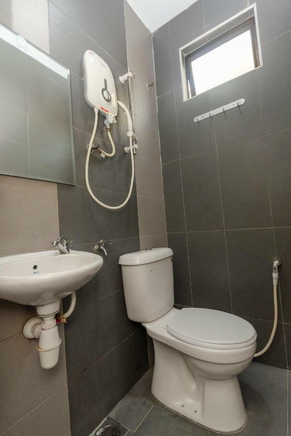 Oyo 1010 Skudai Hotel Esterno foto